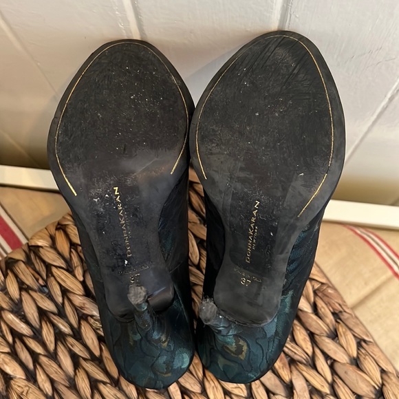 Donna Karan Collection Monarch Teal Green Silk Jacquard Peep Toe Heels Like New - Picture 10 of 15